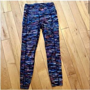 Lululemon Fast & Free 7/8 Tight ||
*Nulux 25" Hinshu Alpine White Multi six (6)